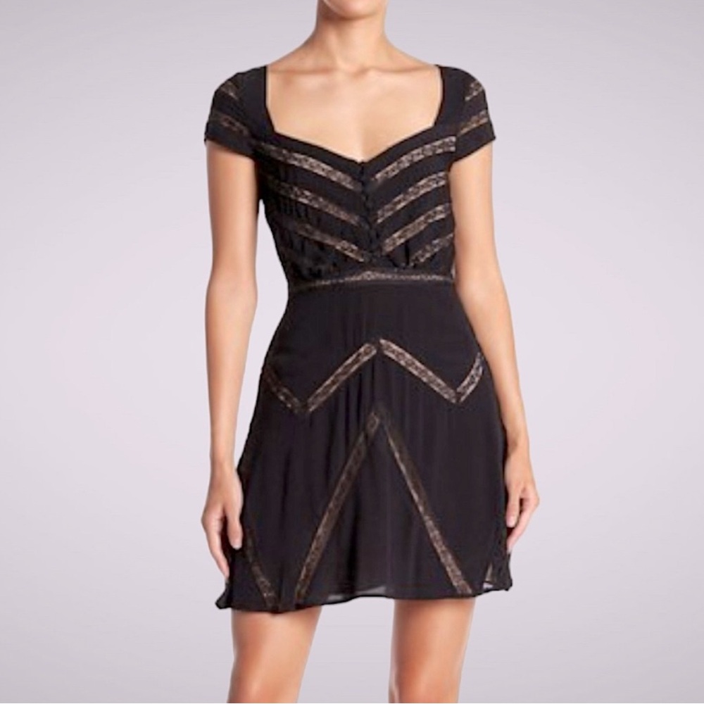 Free People Sz 2 Elle Mini Dress Cap Sleeve Lace Chevron and Stripe Black XS S